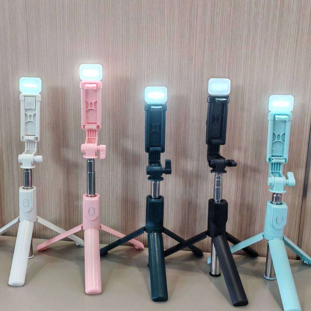 Image of Selfie Stick R1s Cell Phone Selfie Stick Portable All-in-one Bluetooth Remote Control Fill Light Live Streaming Retractable Phone Holder