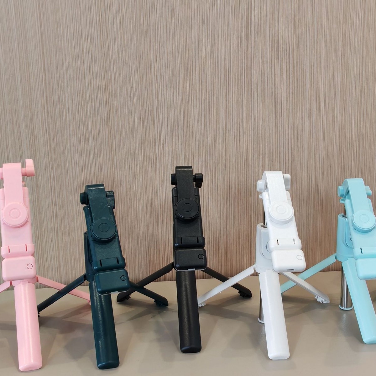 Image of Selfie Stick R1s Cell Phone Selfie Stick Portable All-in-one Bluetooth Remote Control Fill Light Live Streaming Retractable Phone Holder