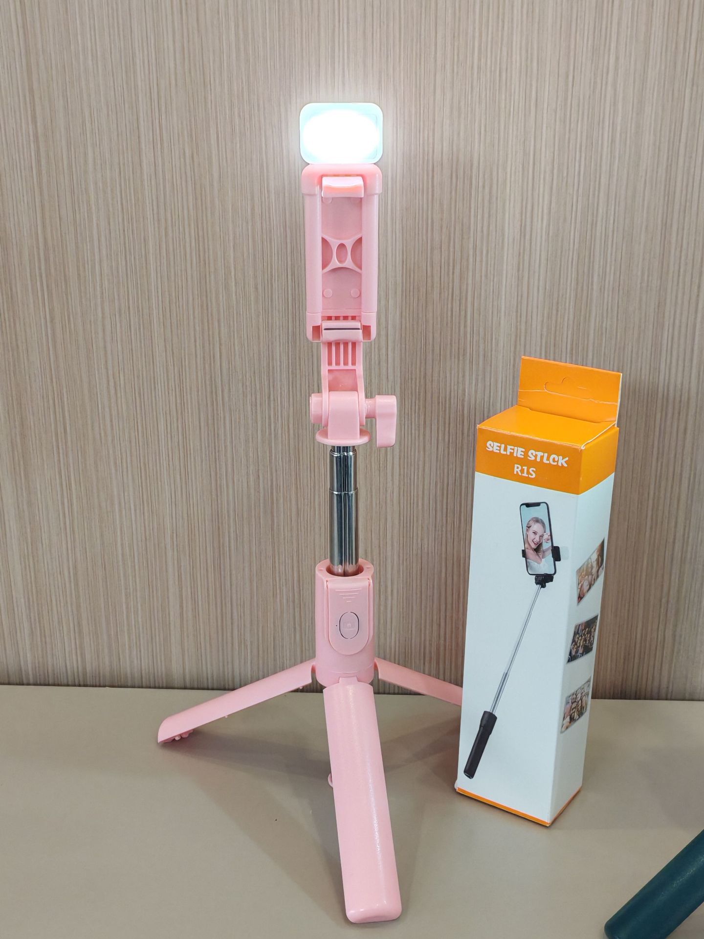 Image of Selfie Stick R1s Cell Phone Selfie Stick Portable All-in-one Bluetooth Remote Control Fill Light Live Streaming Retractable Phone Holder