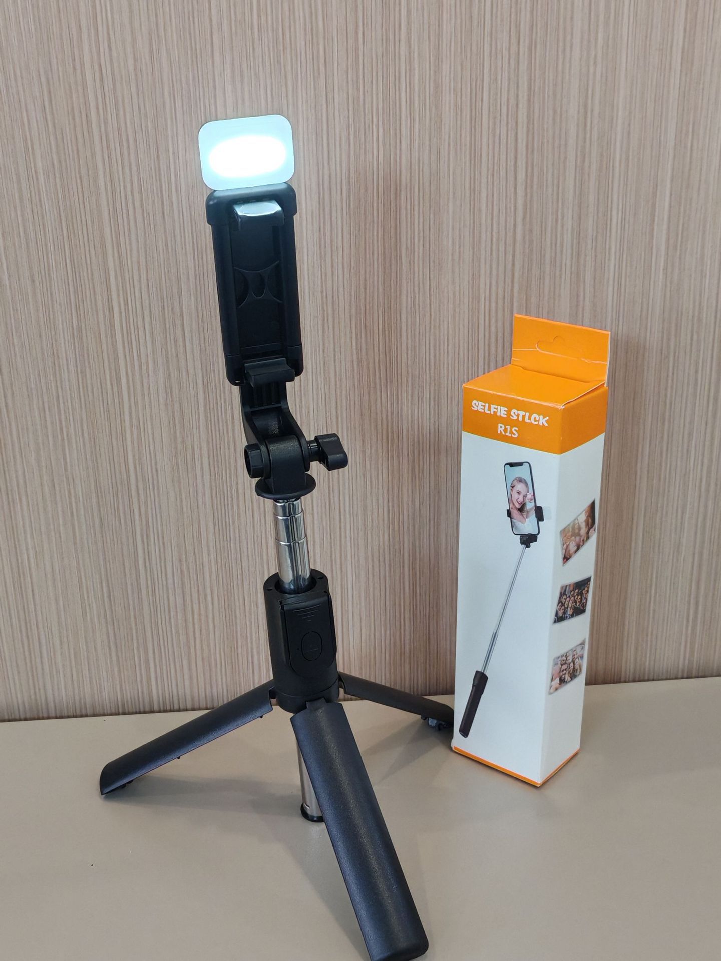 Image of Selfie Stick R1s Cell Phone Selfie Stick Portable All-in-one Bluetooth Remote Control Fill Light Live Streaming Retractable Phone Holder